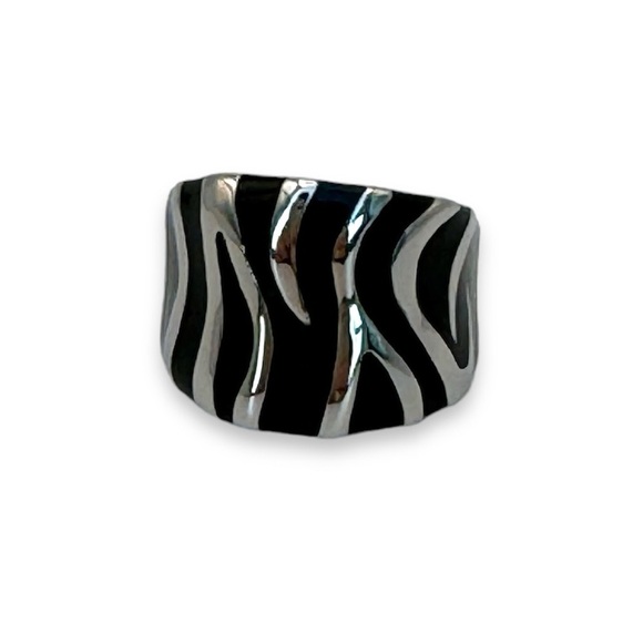 STAINLESS STEEL ZEBRA Ring Size US 8 Black Enamel Mobwife Oversized Statement - Picture 15 of 16
